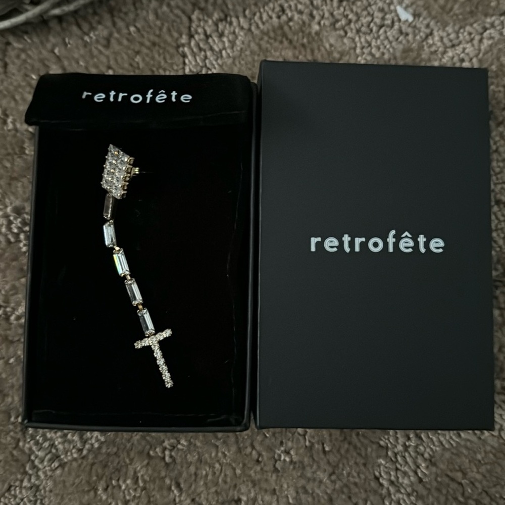 Retrofete T earring
